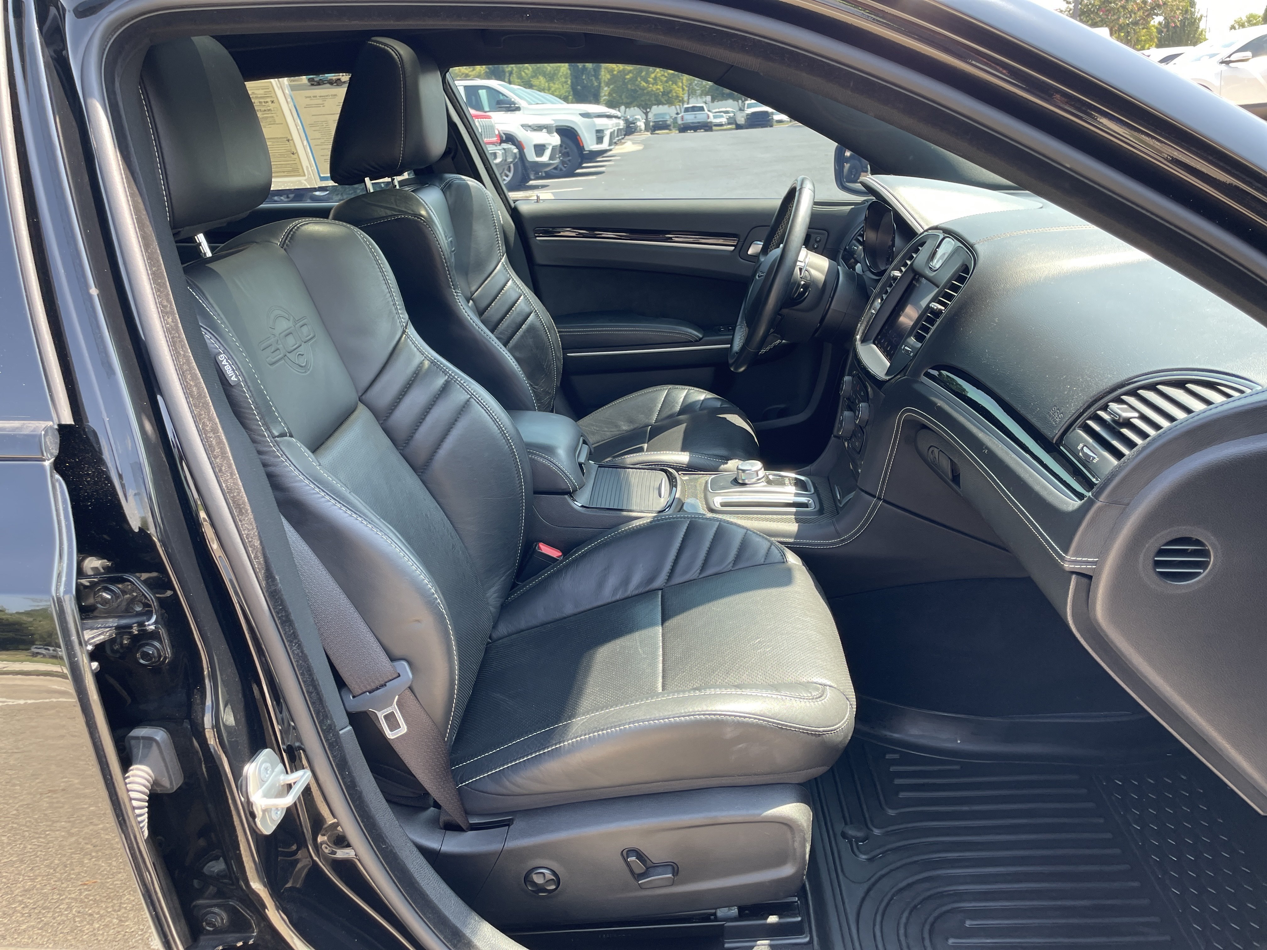 Used 2023 Chrysler 300 C RWD image 32