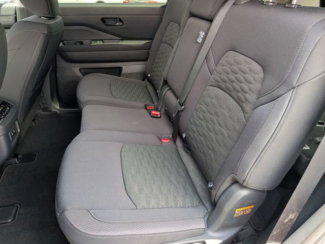 Used 2026 Nissan Pathfinder SV w/ SV Premium Package FWD image 28
