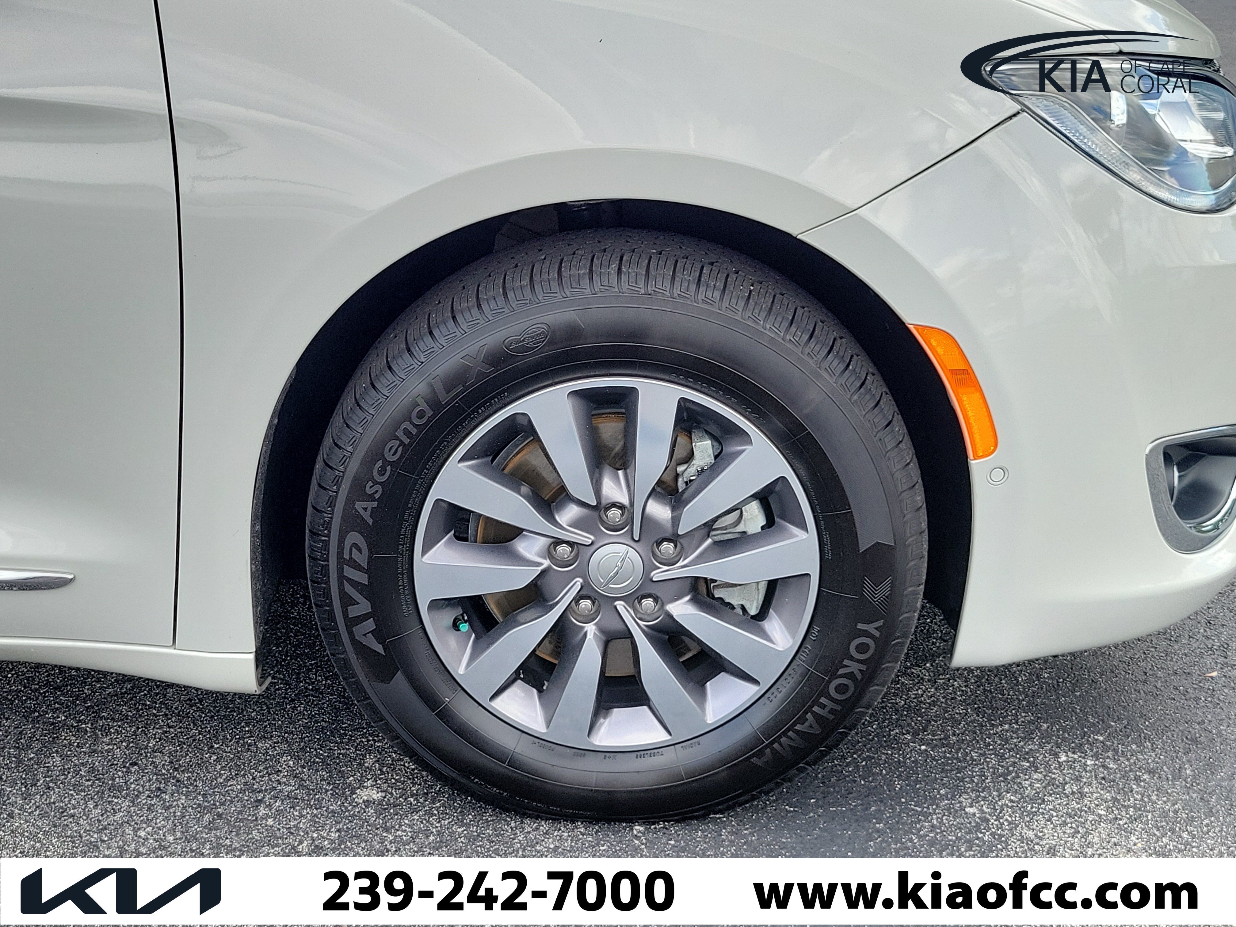 Used 2020 Chrysler Pacifica Touring-L Plus FWD image 7