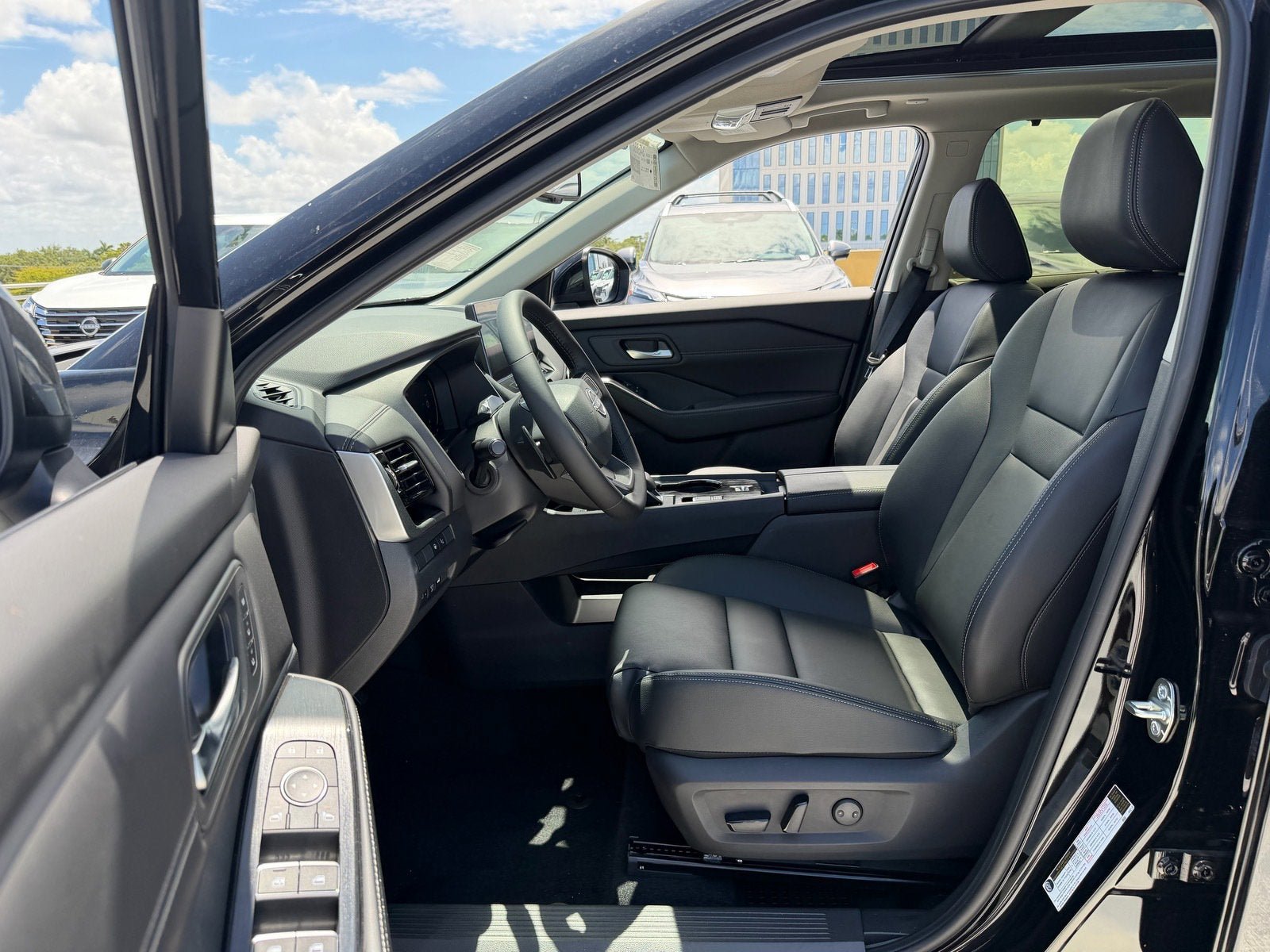 New 2025 Nissan Rogue SL w/ Tech Package FWD image 5