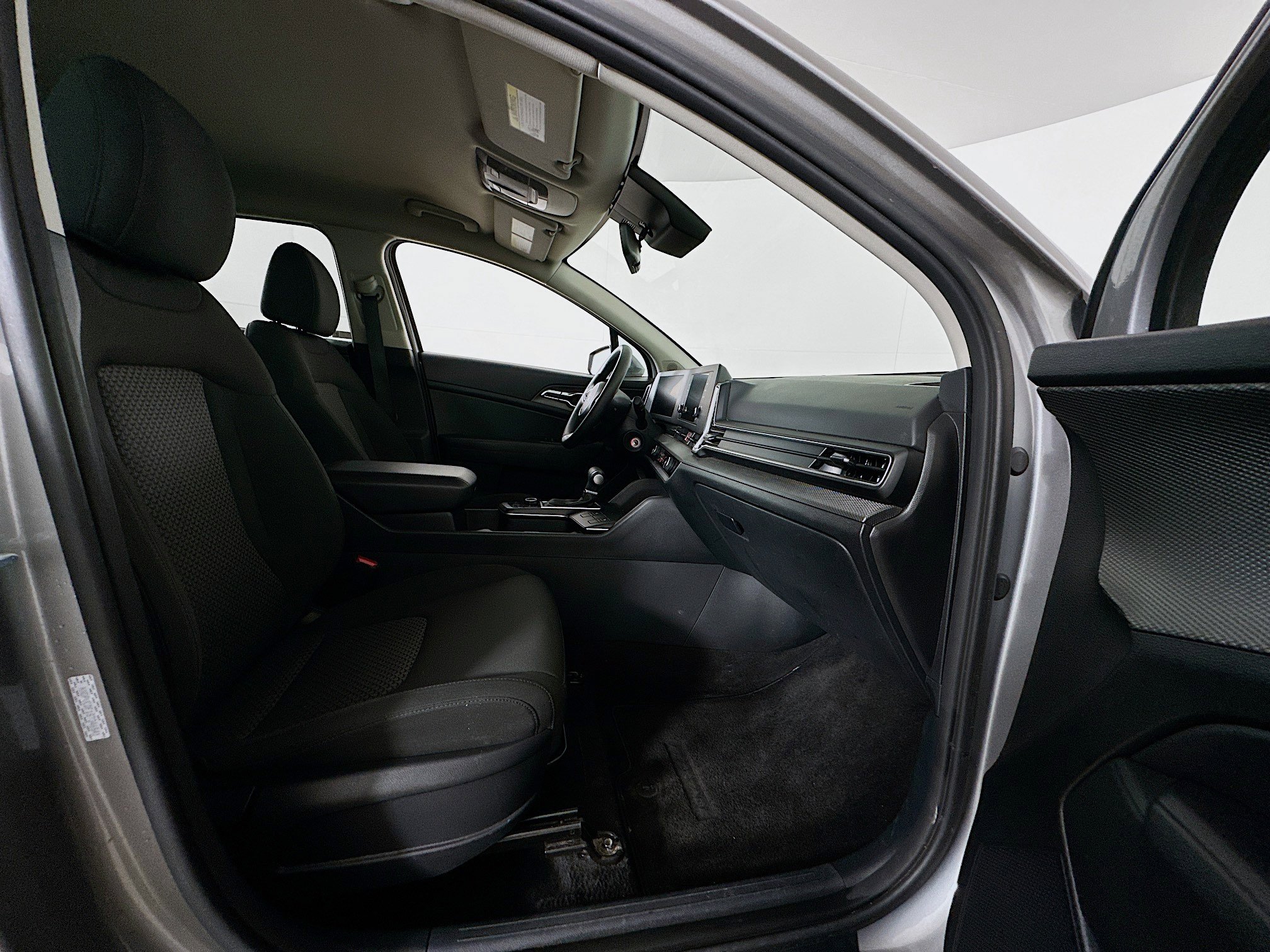 Used 2025 Kia Sportage LX image 30