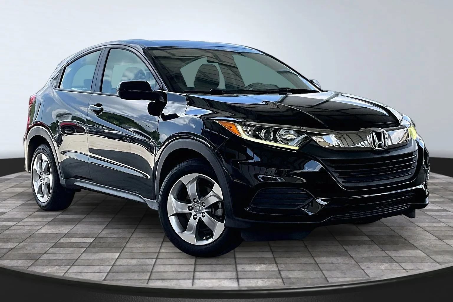Used 2019 Honda HR-V LX image 3