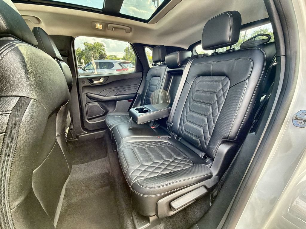 Used 2023 Ford Escape Platinum w/ Premium Technology Package AWD/4WD image 27