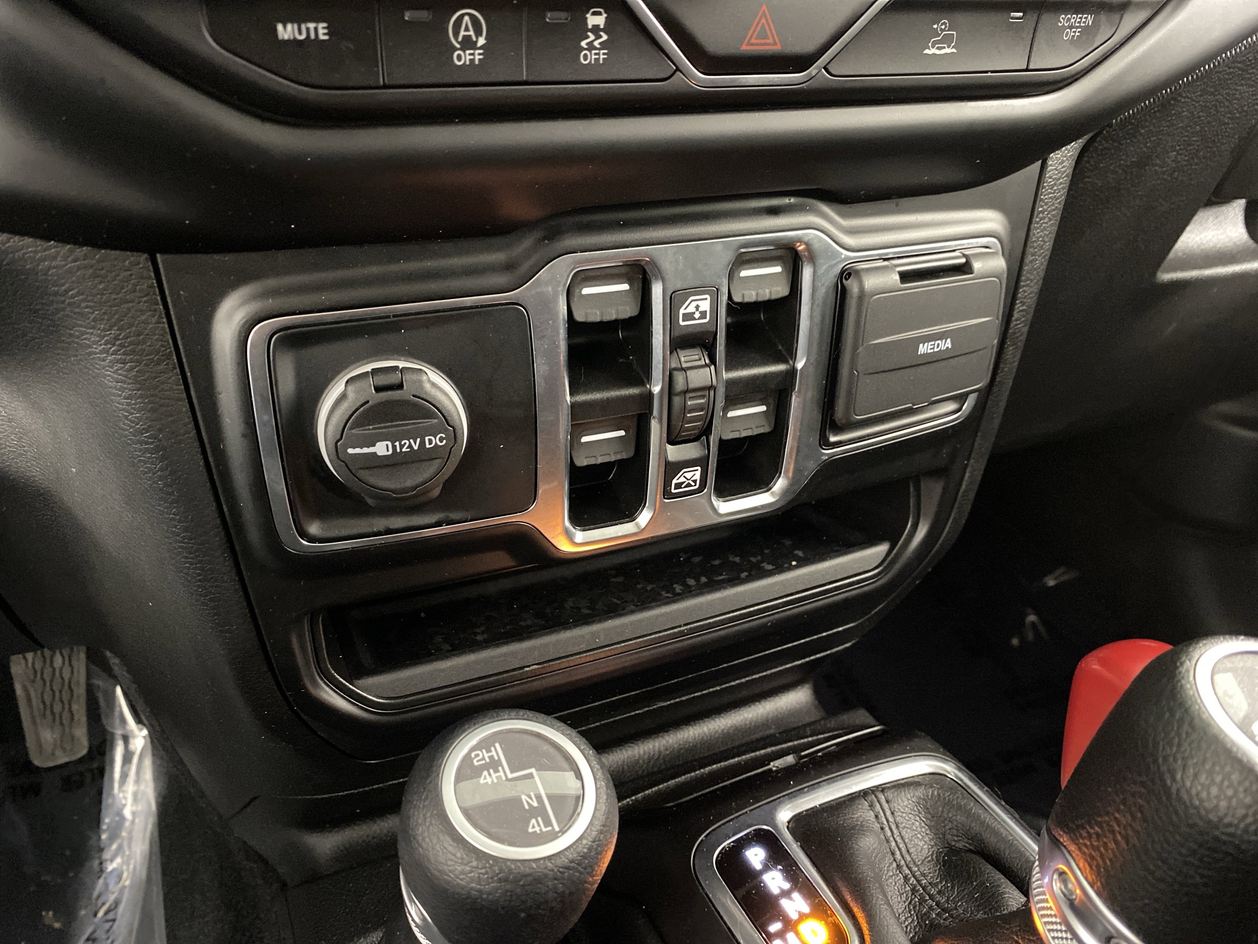 Used 2022 Jeep Gladiator Willys AWD/4WD image 34