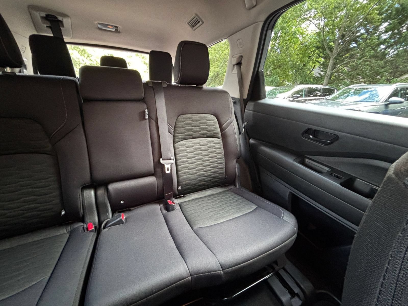 Used 2025 Nissan Pathfinder SV AWD/4WD image 39