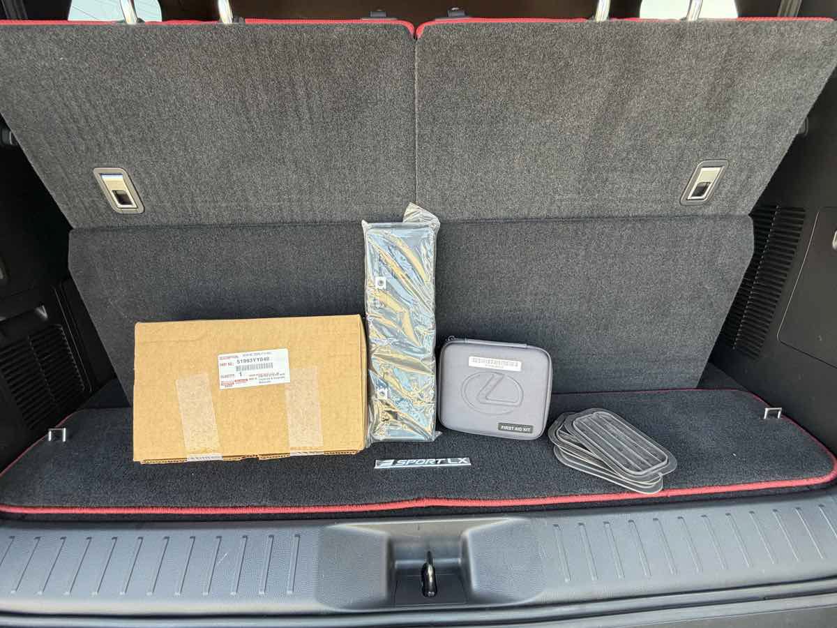 Used 2023 Lexus LX 600 F Sport w/ Accessory Package (Z1) AWD/4WD image 18