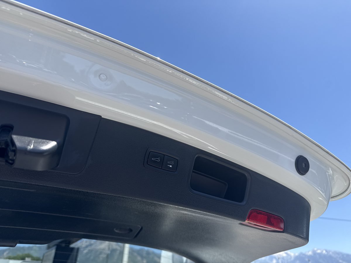 Used 2019 Porsche Macan AWD/4WD image 18