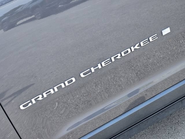 Used 2024 Jeep Grand Cherokee L Laredo w/ MOPAR Finishing Package AWD/4WD image 11