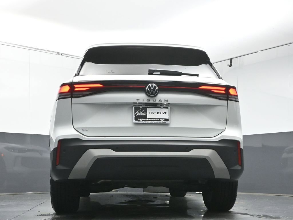 Used 2025 Volkswagen Tiguan SE image 38