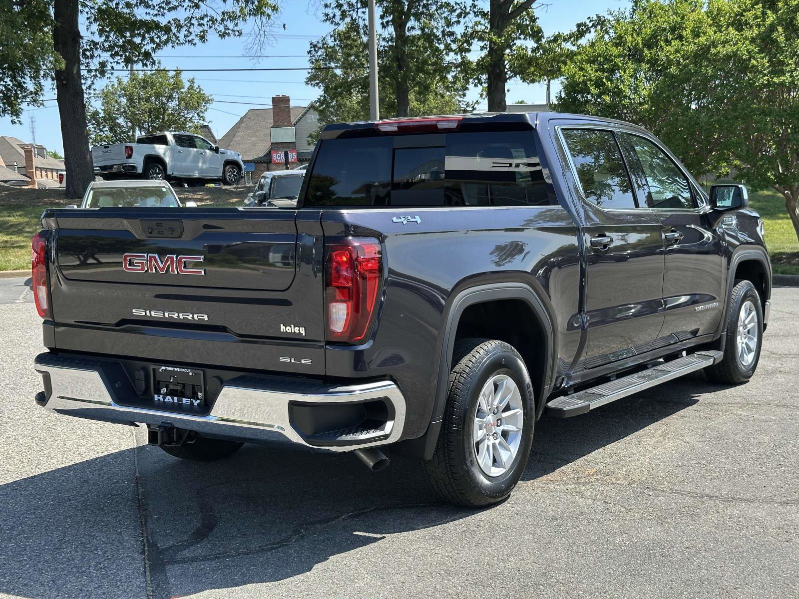 New 2025 GMC Sierra 1500 SLE w/ Preferred Package image 18