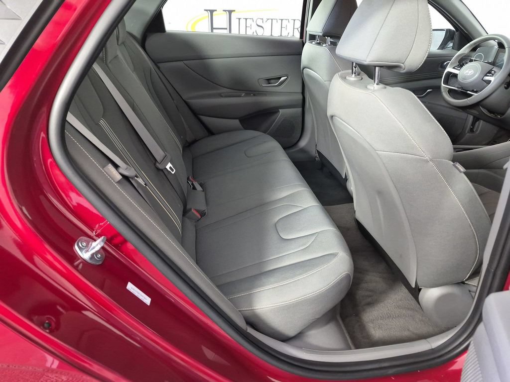 Used 2025 Hyundai Elantra SEL FWD image 35