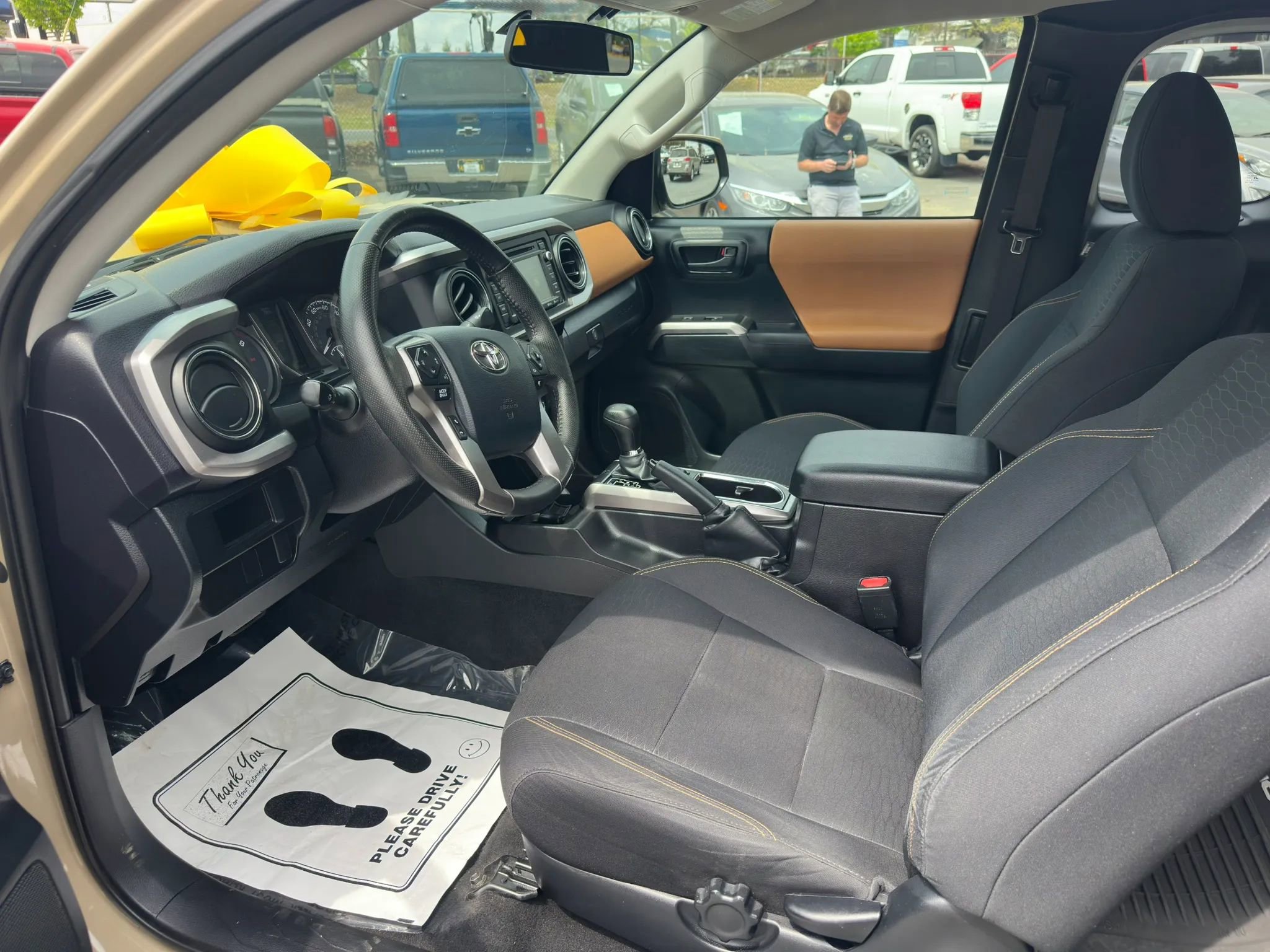 Used 2016 Toyota Tacoma SR5 w/ Exterior Package AWD/4WD image 20