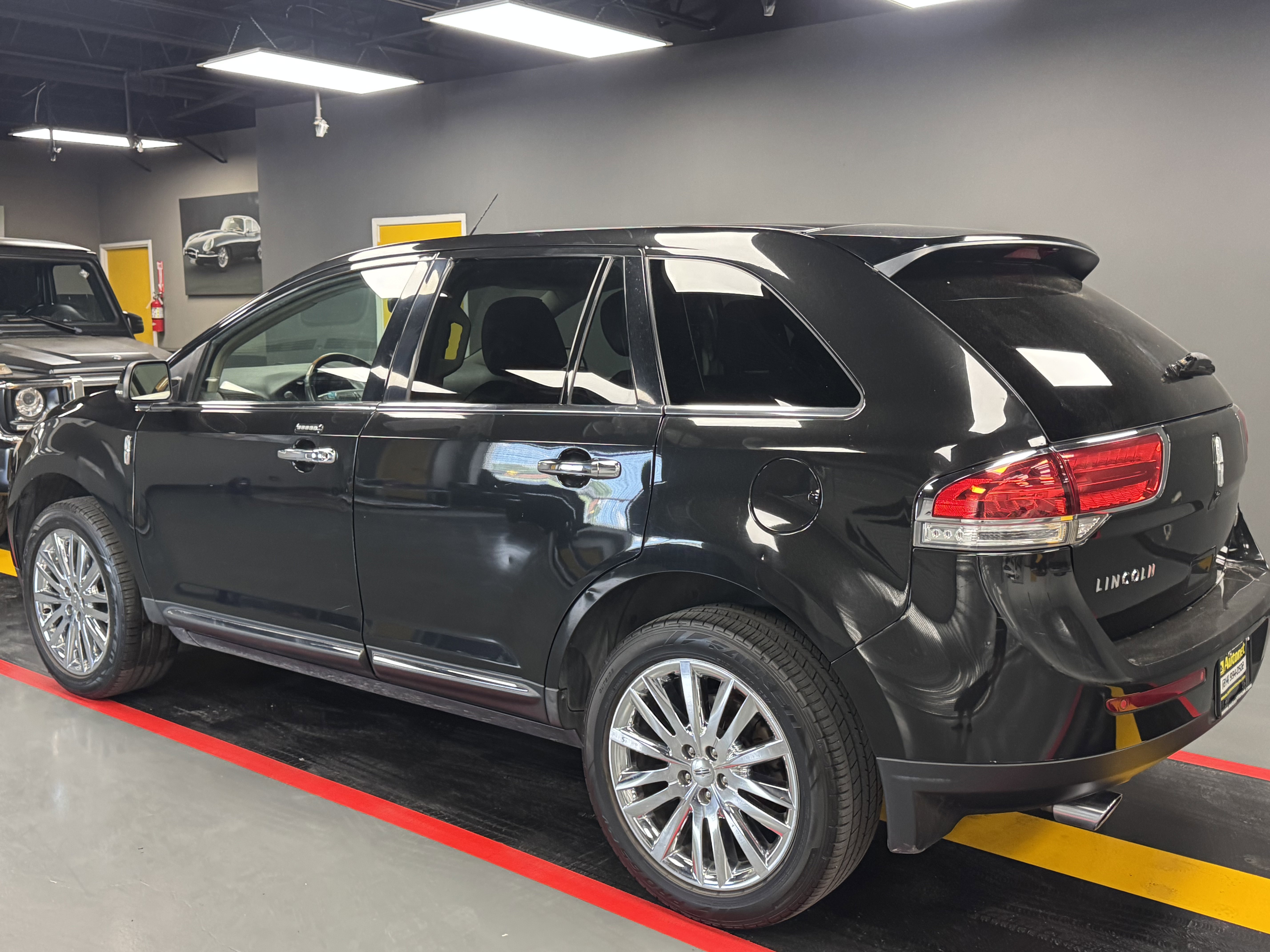 Used 2015 Lincoln MKX FWD 4dr w/ Equipment Group 102A image 4