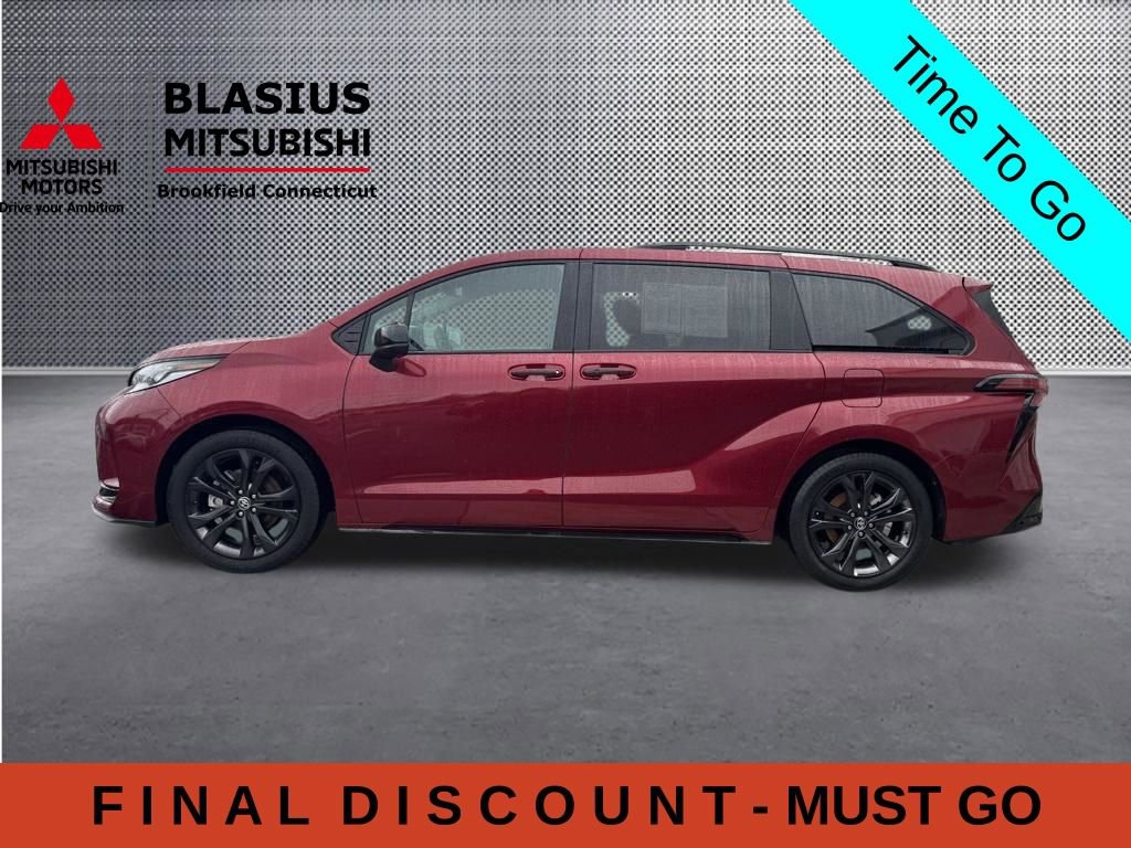 Used 2025 Toyota Sienna XSE w/ XSE Plus Package FWD image 5