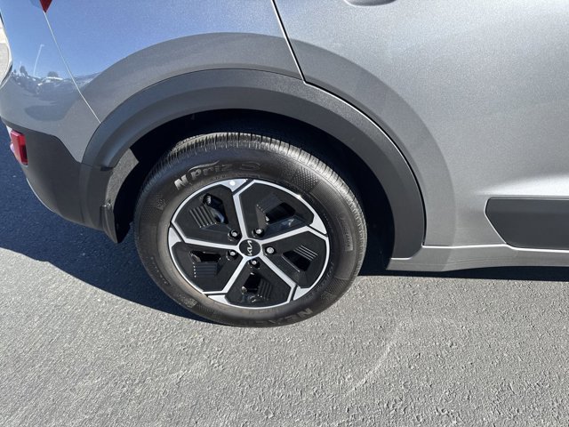 Certified 2025 Kia Niro LX image 23