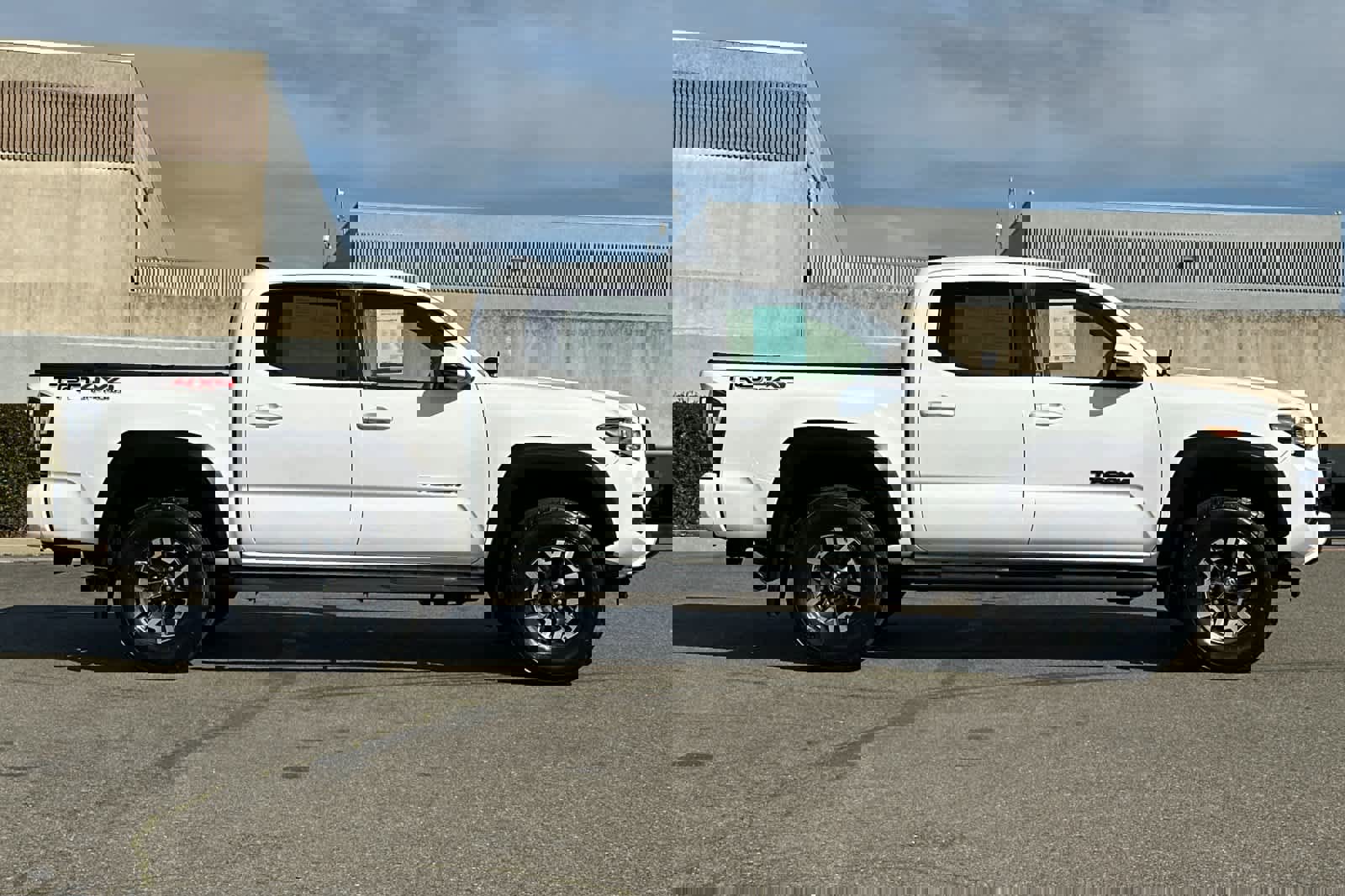 Used 2022 Toyota Tacoma TRD Off-Road image 6