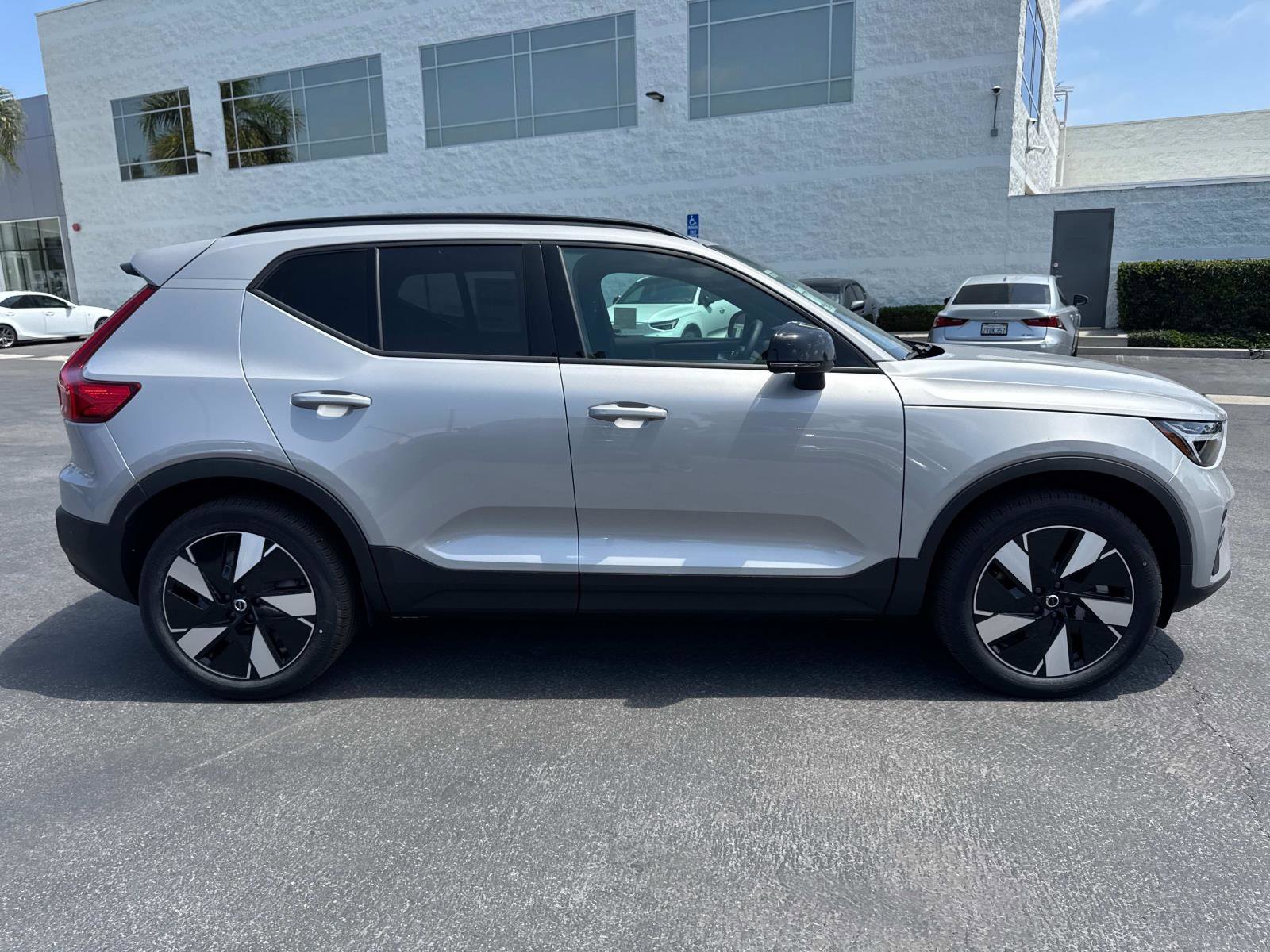 New 2025 Volvo EX40 Core w/ Climate Package image 3