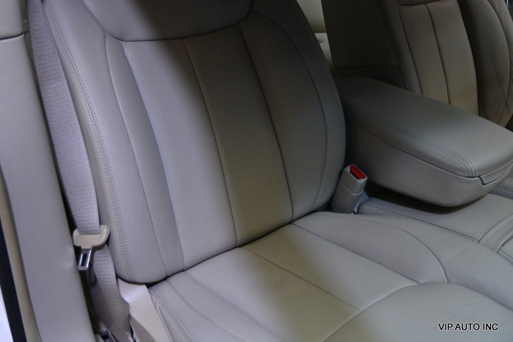 Used 2009 Cadillac DTS w/ Trunk Convenience Package FWD image 16