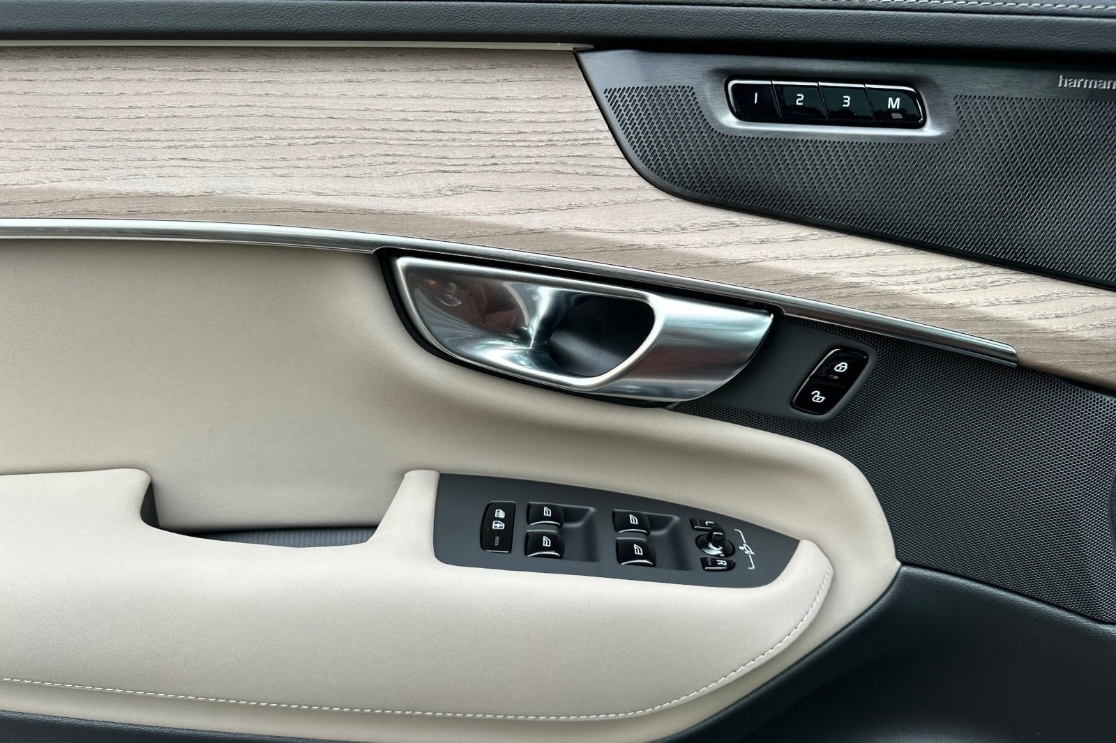 New 2026 Volvo XC90 T8 Plus image 14