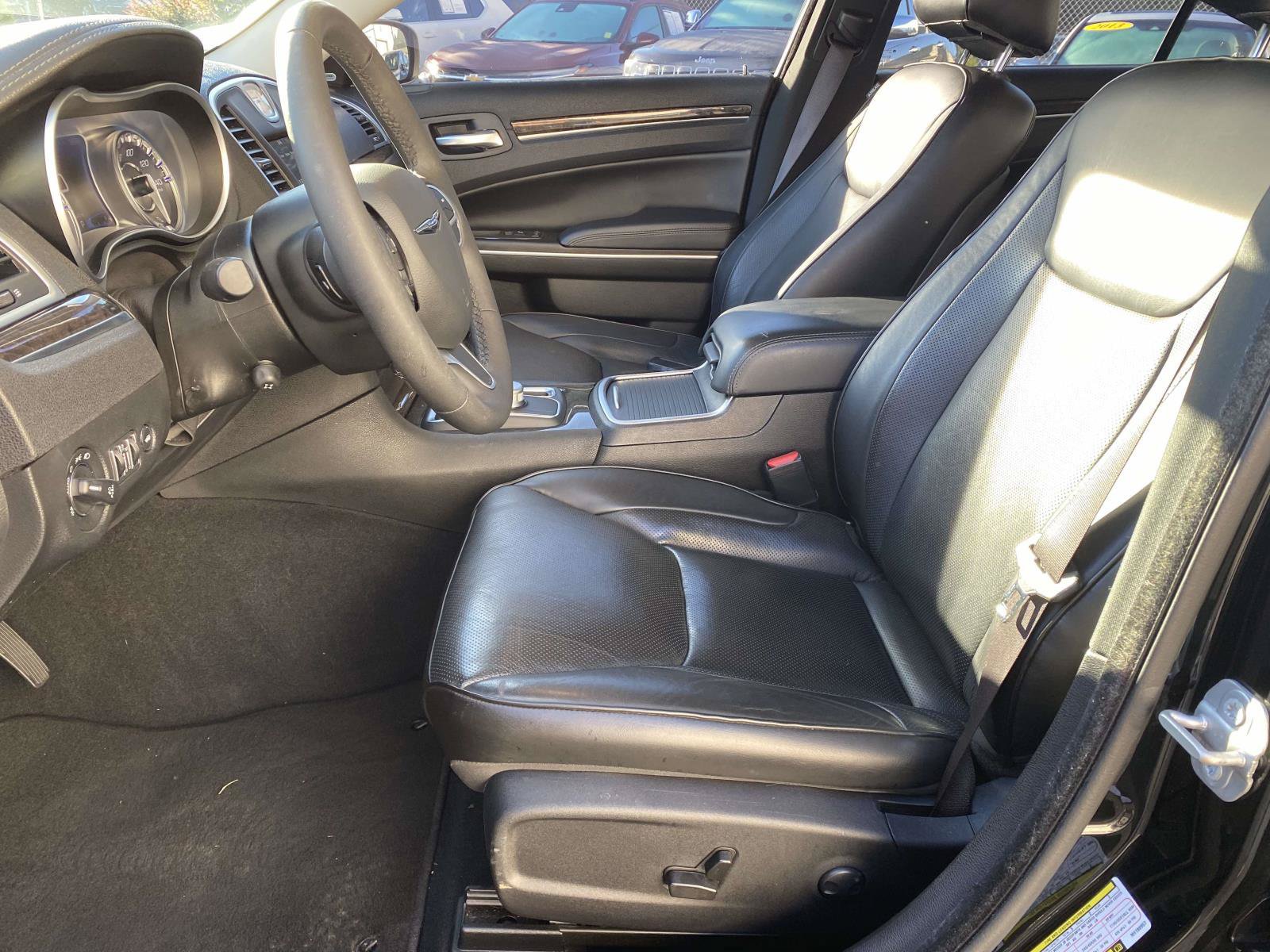Used 2022 Chrysler 300 Touring L w/ Comfort Group RWD image 24