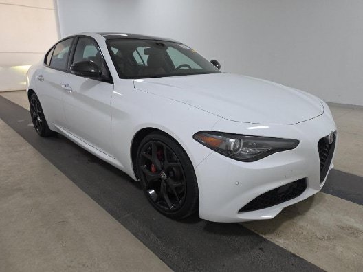 Used 2019 Alfa Romeo Giulia Ti w/ Nero Edizione RWD image 2