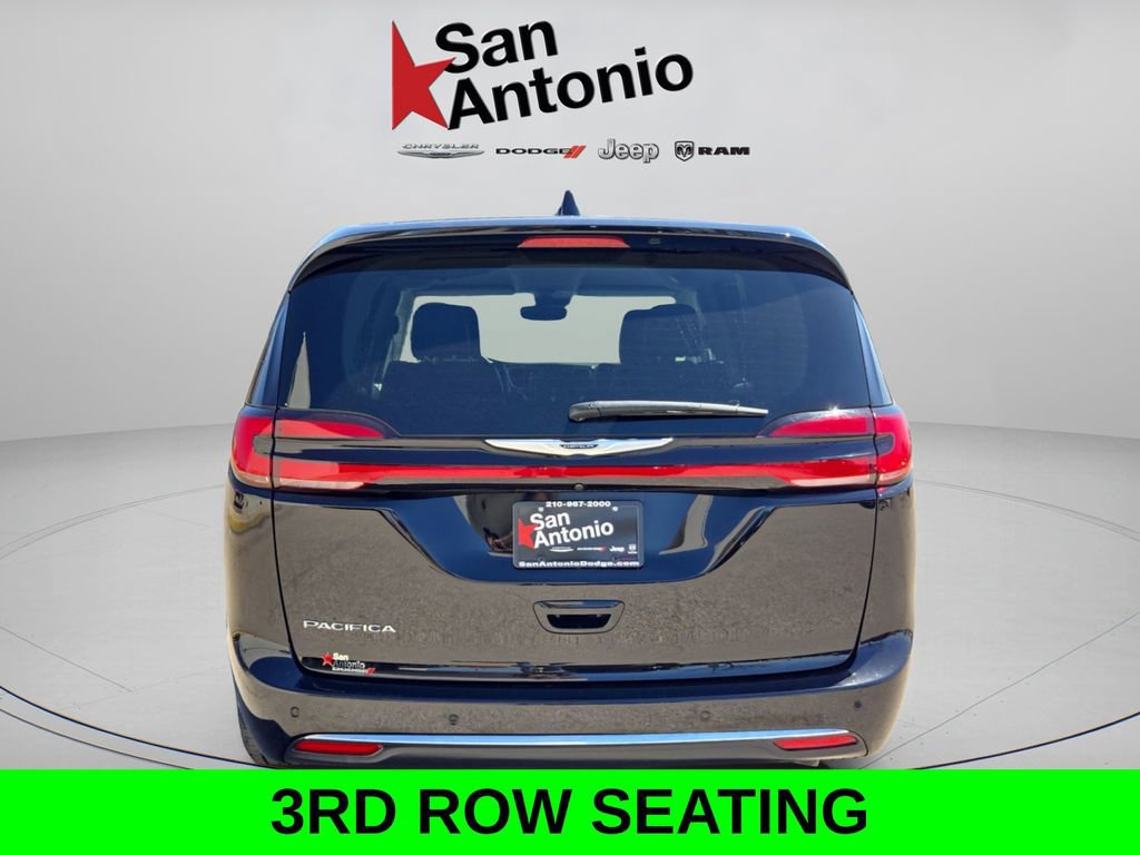 Used 2024 Chrysler Pacifica Touring-L image 3