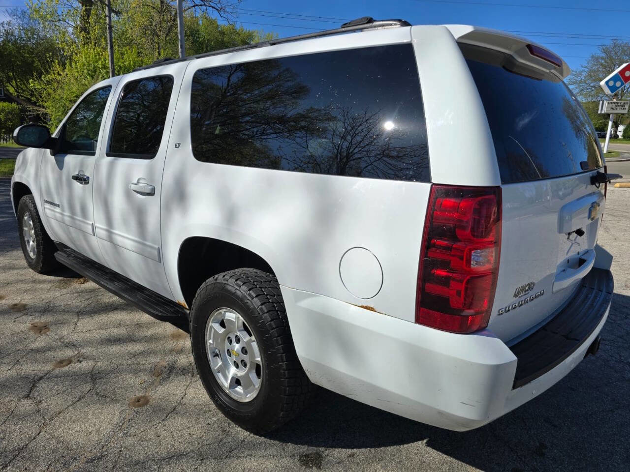 Used 2012 Chevrolet Suburban LT w/ Luxury Package AWD/4WD image 6