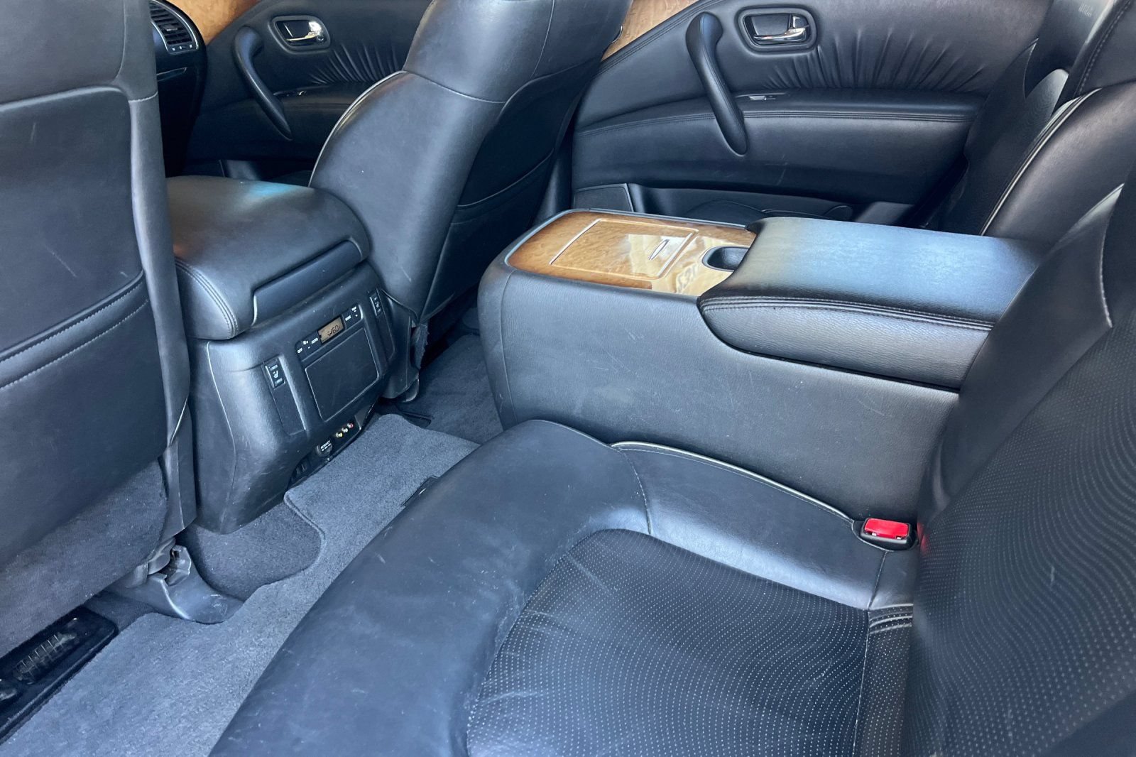 Used 2014 INFINITI QX80 4WD w/ Theater Package image 12