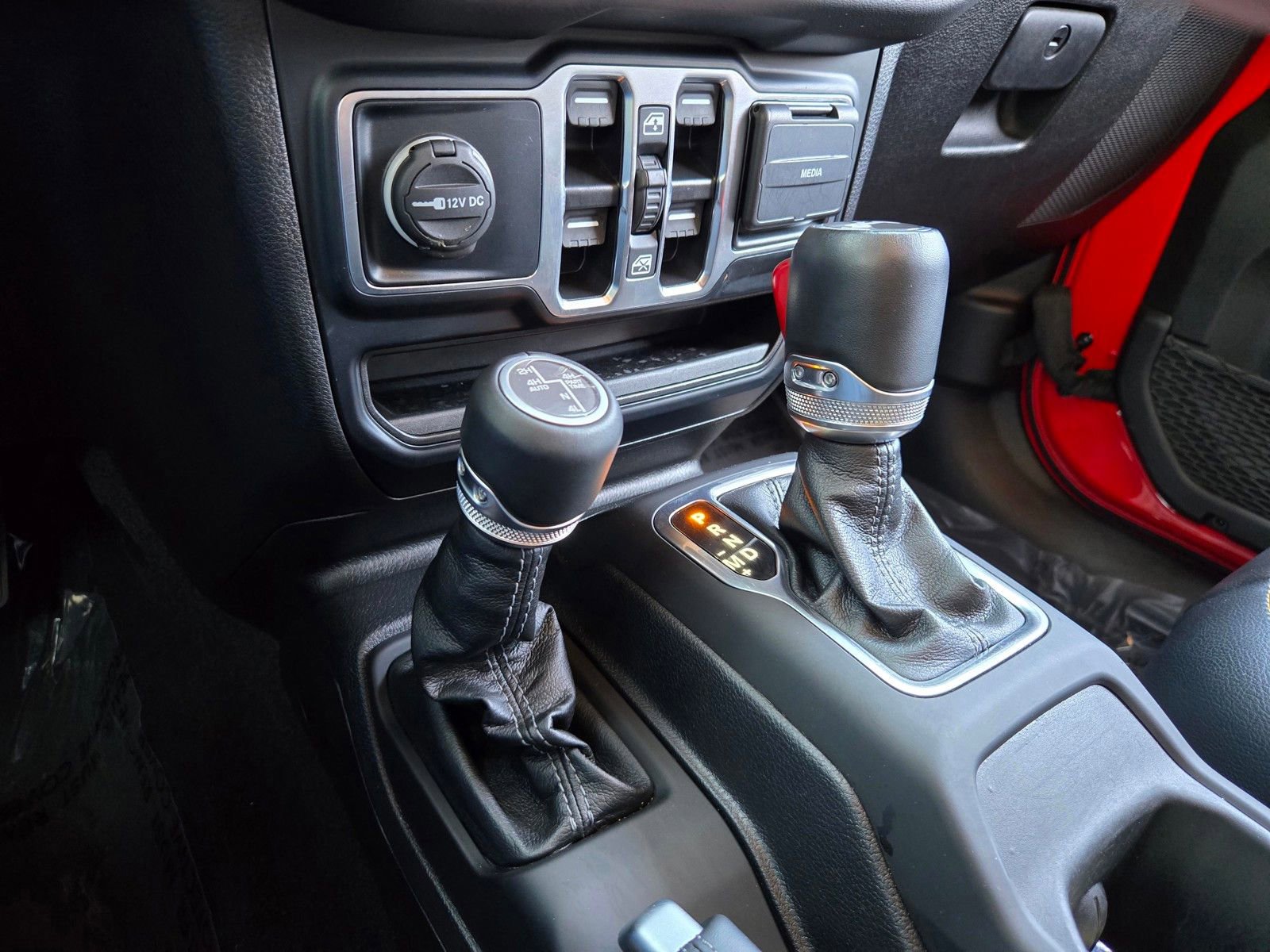 Used 2024 Jeep Wrangler Unlimited Sahara w/ Safety Group AWD/4WD image 16