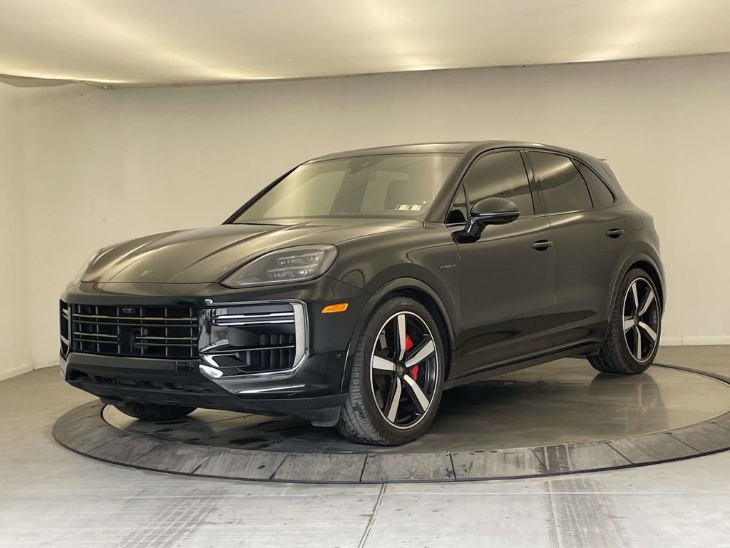 Used 2025 Porsche Cayenne Turbo AWD/4WD image 1