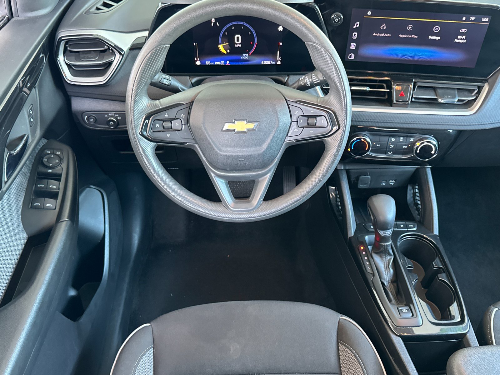 Used 2025 Chevrolet TrailBlazer LT AWD/4WD image 14
