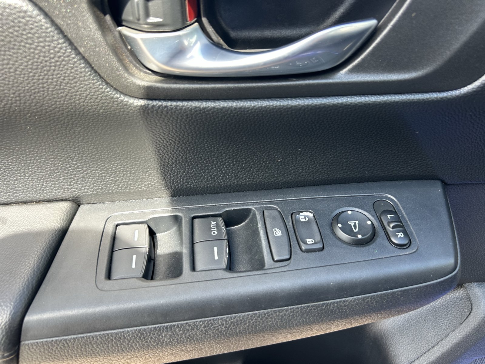 Used 2025 Honda CR-V LX image 29