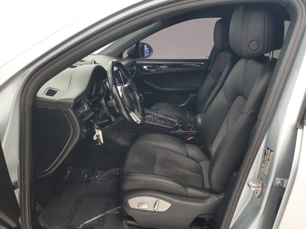 Used 2020 Porsche Macan AWD/4WD image 9