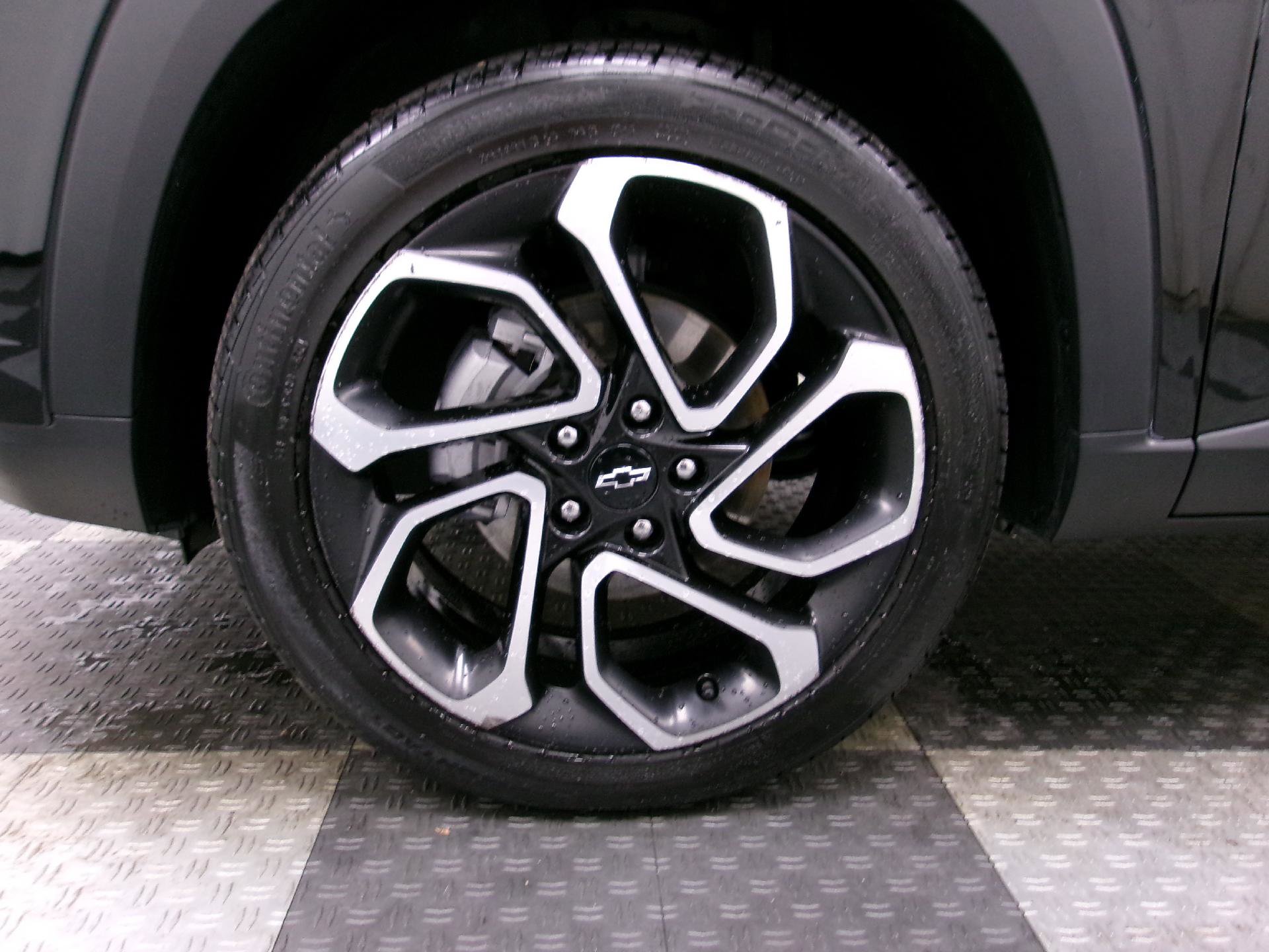 Certified 2024 Chevrolet Trax RS w/ Driver Confidence Package image 16