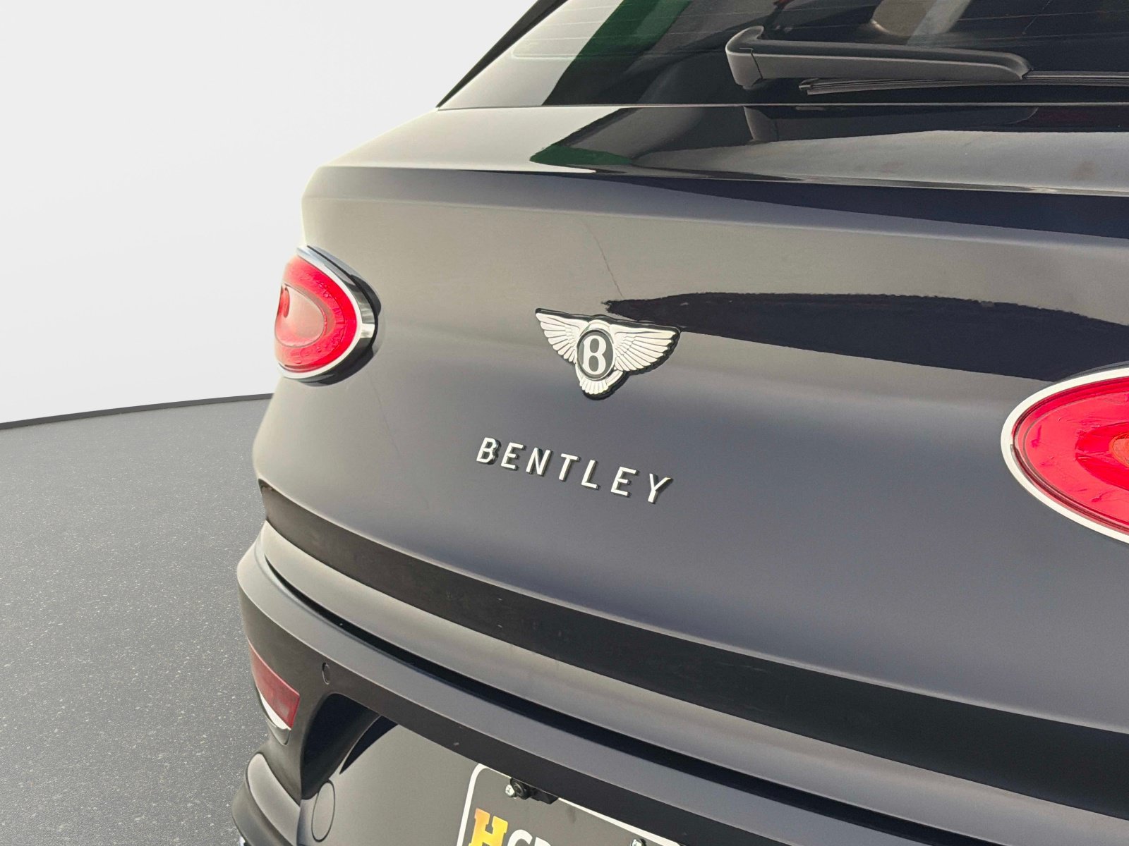 Used 2024 Bentley Bentayga AWD/4WD image 16