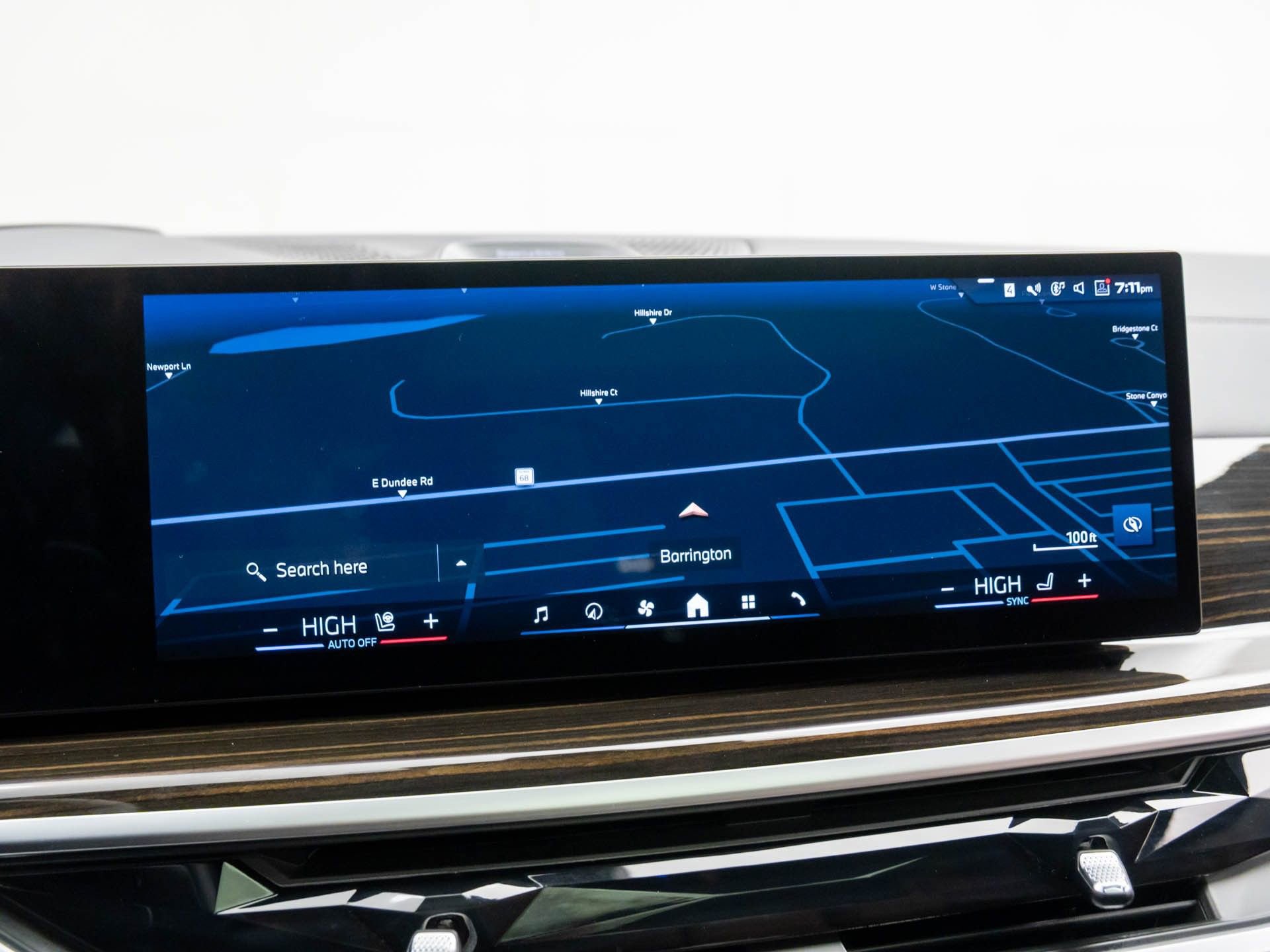 Used 2025 BMW X7 M60i image 23