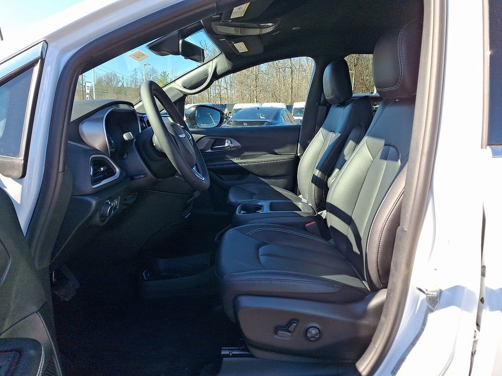 New 2026 Chrysler Voyager LX FWD image 10