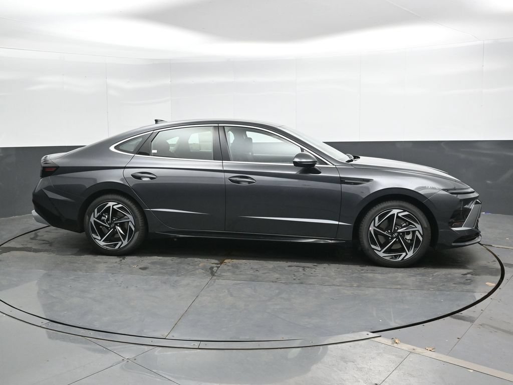 New 2026 Hyundai Sonata SEL FWD image 3