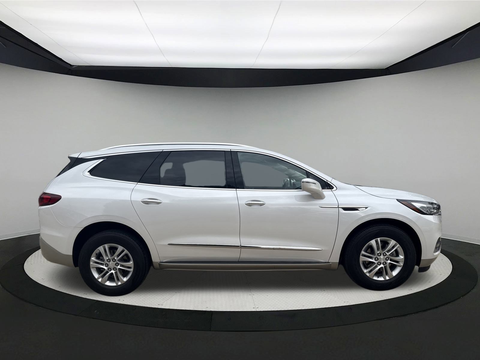 Used 2020 Buick Enclave Essence w/ Sound and Sites Package image 3