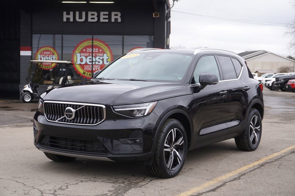 Used 2023 Volvo XC40 B5 Plus image 3