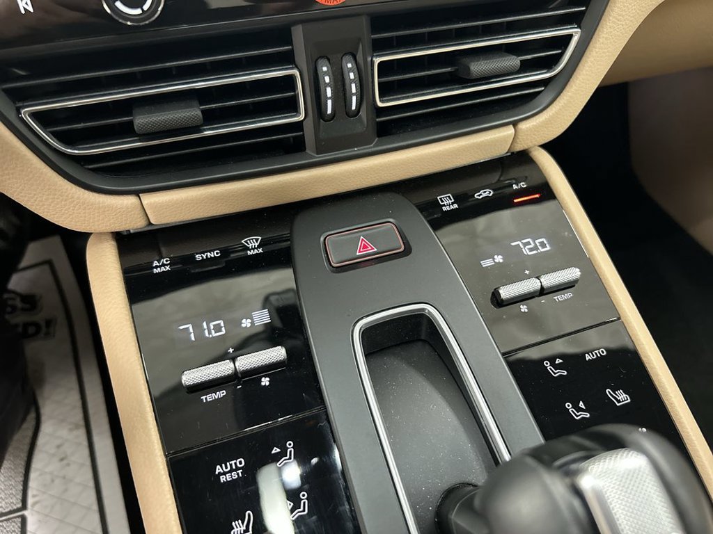 Certified 2026 Porsche Macan AWD/4WD image 17