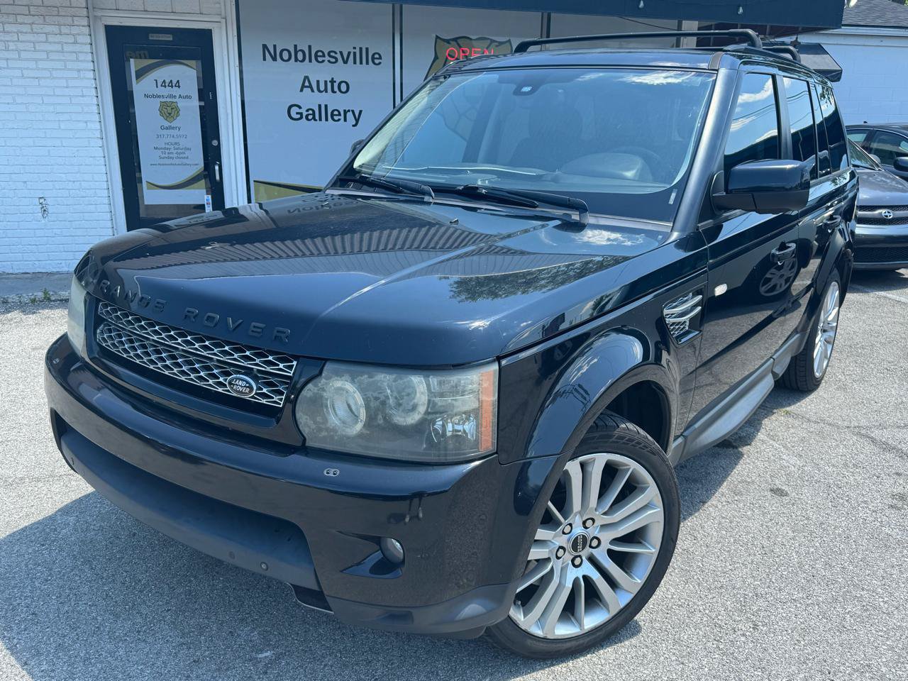 Used 2012 Land Rover Range Rover Sport HSE LUX AWD/4WD image 2