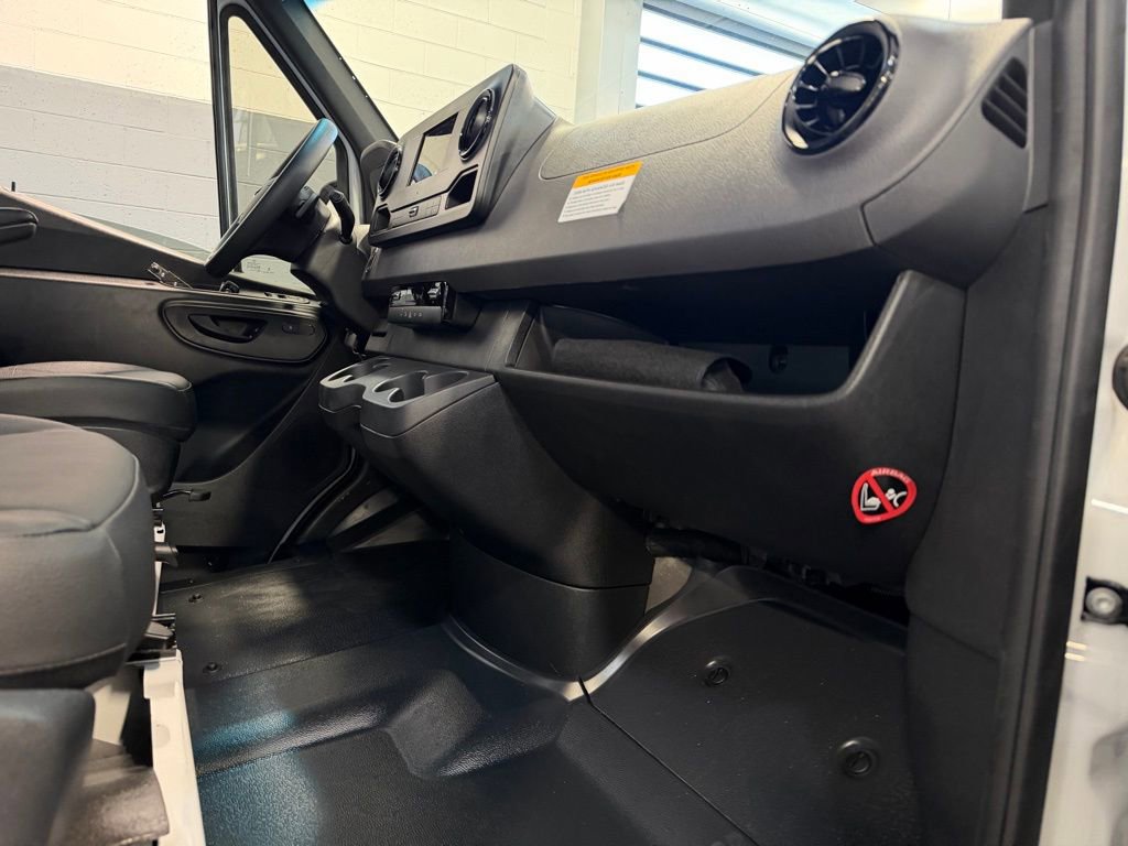 Used 2024 Mercedes-Benz Sprinter 2500 image 25