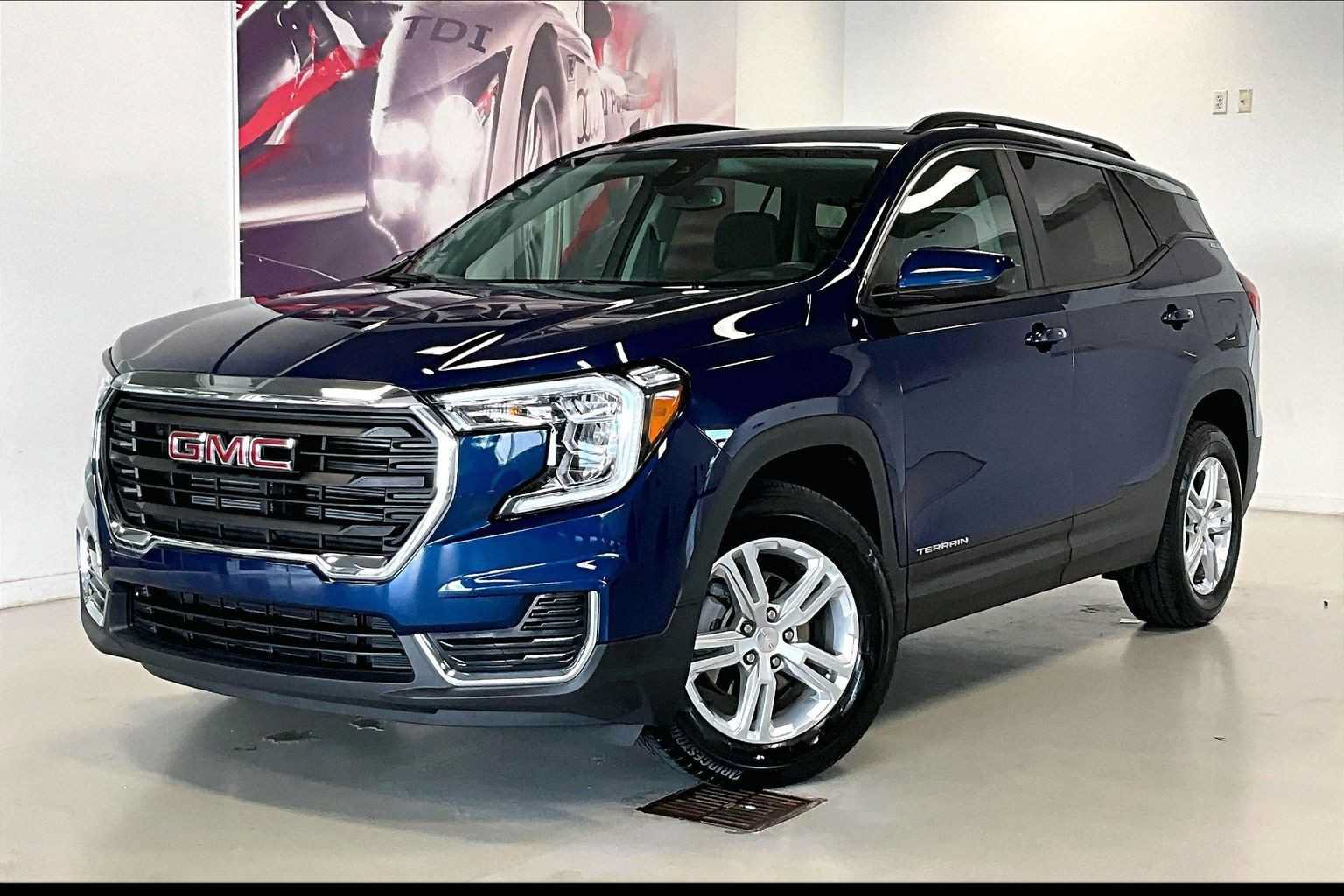 Used 2022 GMC Terrain SLE w/ Driver Convenience Package