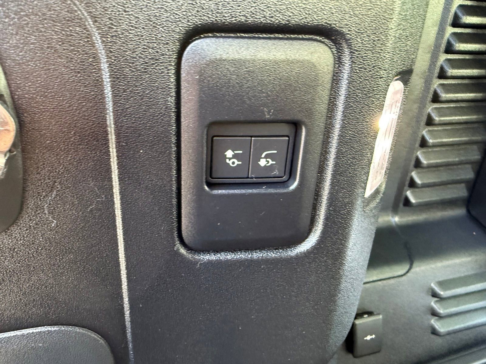 Used 2023 Land Rover Defender 90 X image 27