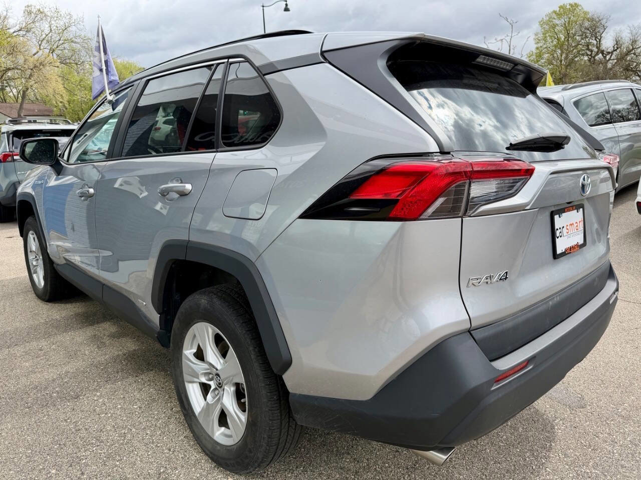 Used 2020 Toyota RAV4 LE AWD/4WD image 14