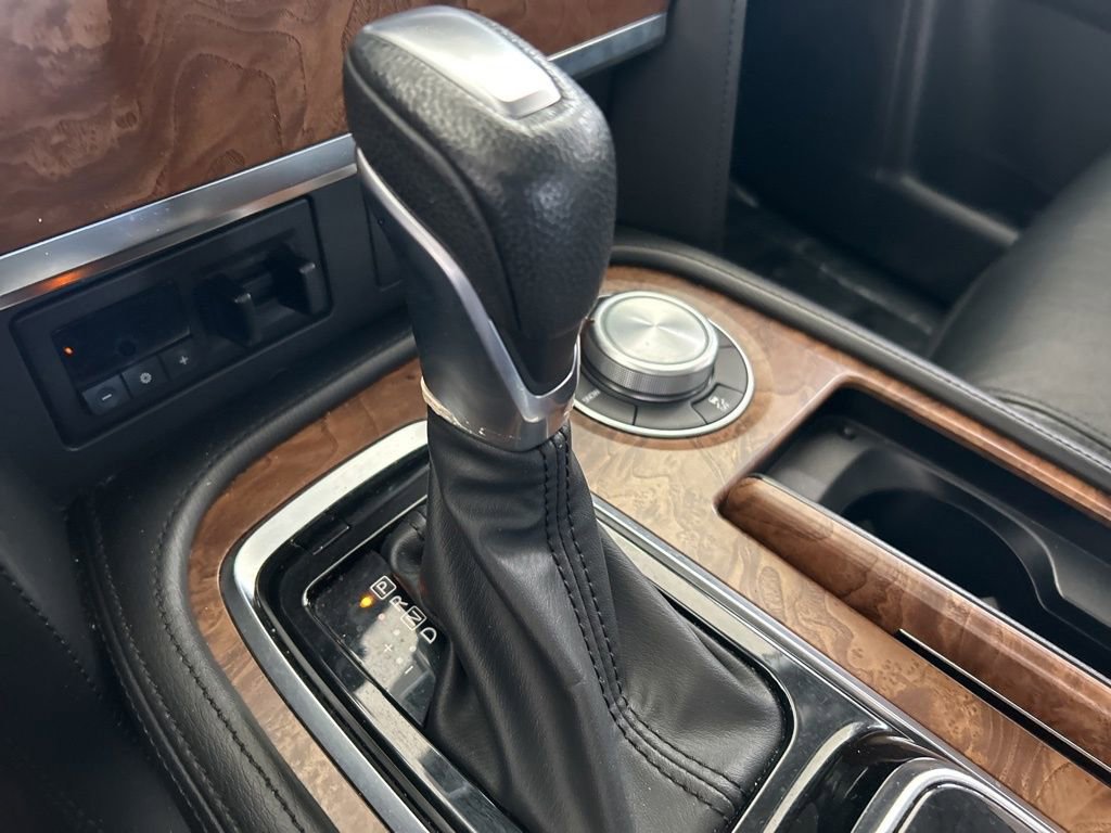 Used 2022 Nissan Armada SL w/ Captain's Chairs Package image 8