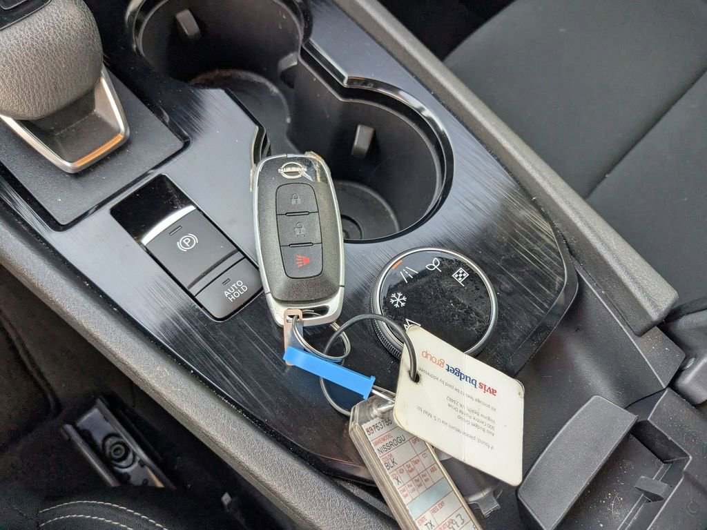 Used 2023 Nissan Rogue S image 29