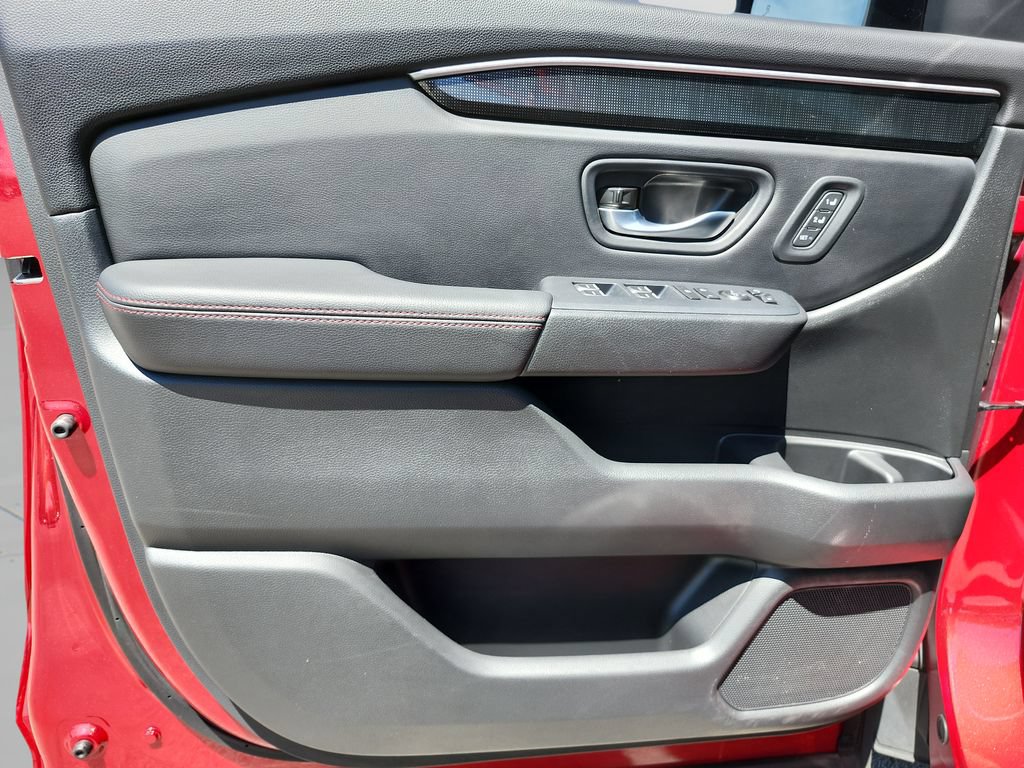 Certified 2025 Honda Pilot Black Edition image 23