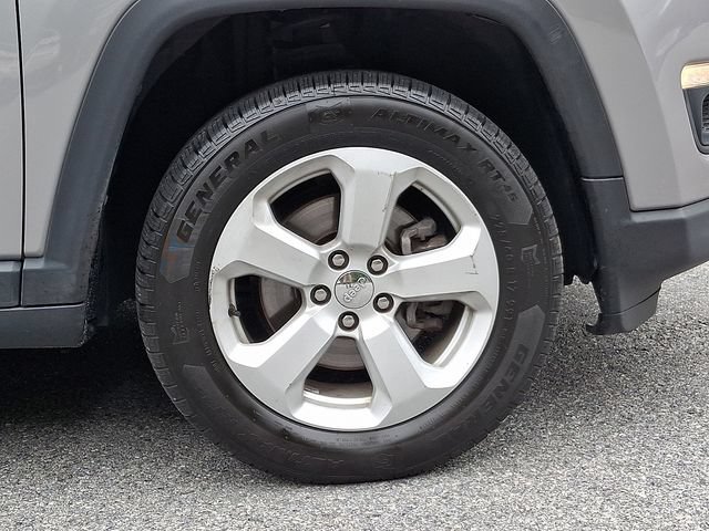 Used 2018 Jeep Compass Latitude w/ Safe & Security Group AWD/4WD image 9